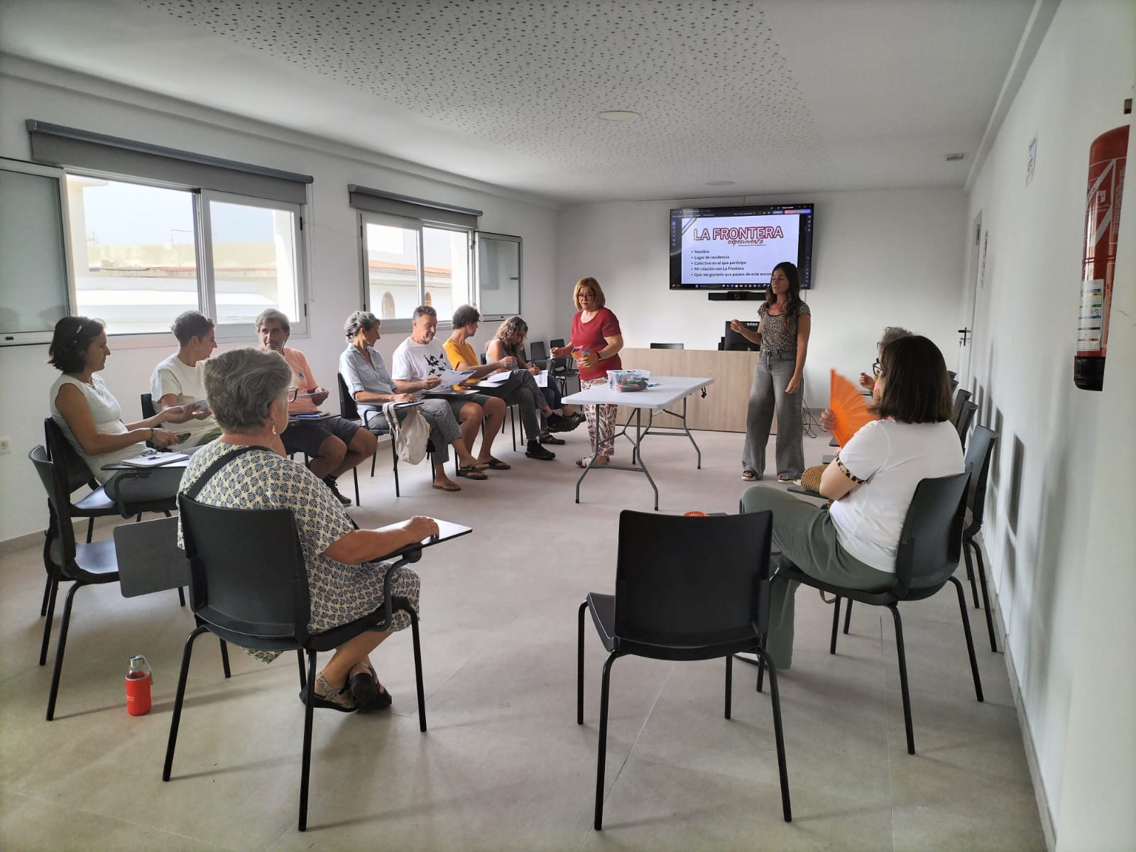 Momento de la reunión en Merese del proyecto participativo La Frontera Experimenta